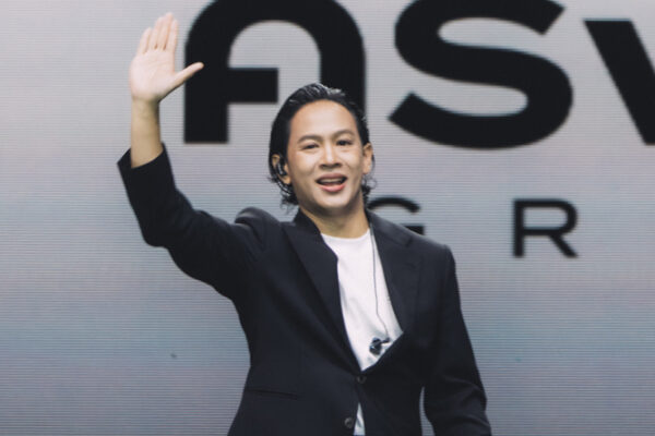 โอม ปัณฑพล เปิดตัว ครึ่งเก้า GROUP